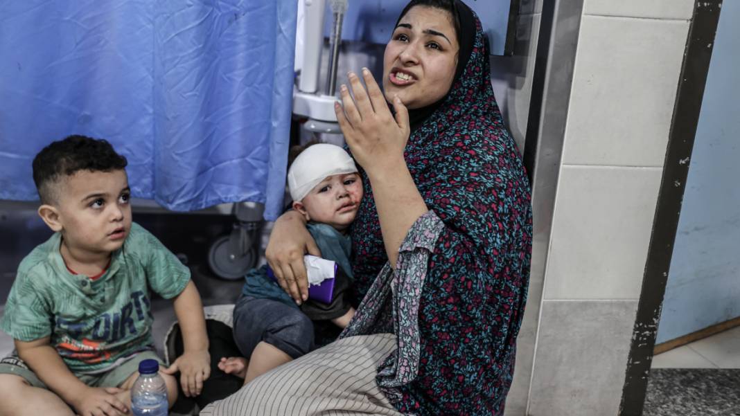 Gazze'de 'insanlık' ölüyor... Hastane mezarlığa döndü 3